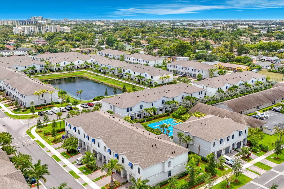 Modern 3 bedroom townhome in Pompano Beach FL