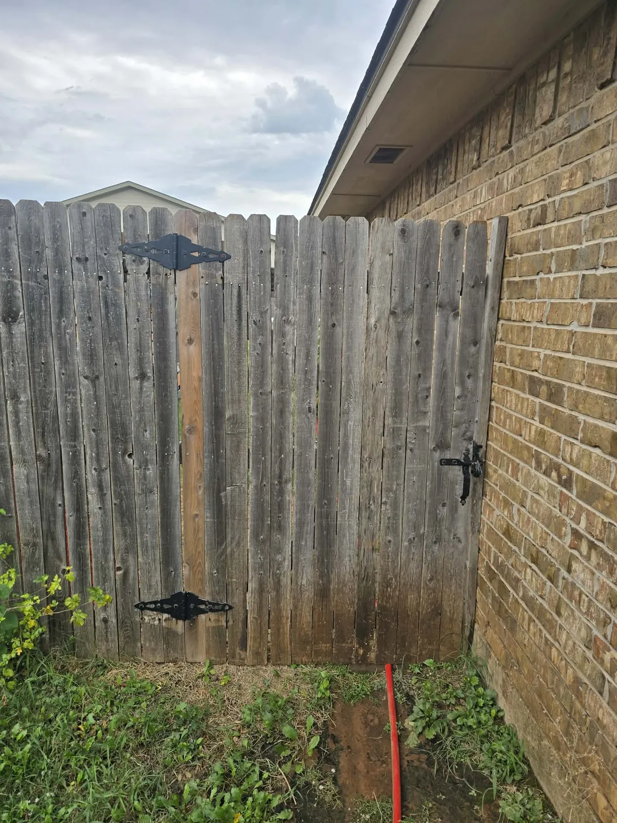 Why Does My Fence Gate Keep Sagging? | Oklahoma City Fence Gates