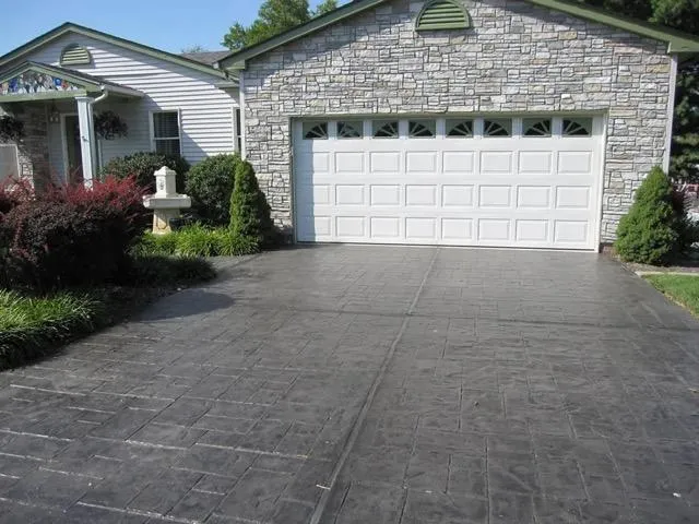 Maryland Heights Concrete builds driveways.