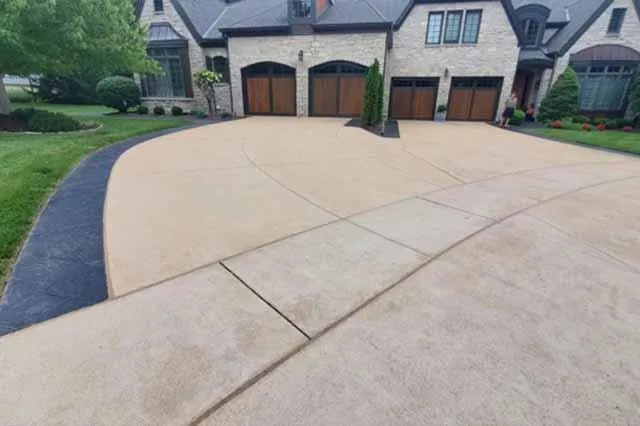 Maryland Heights Concrete constructs concrete driveways.