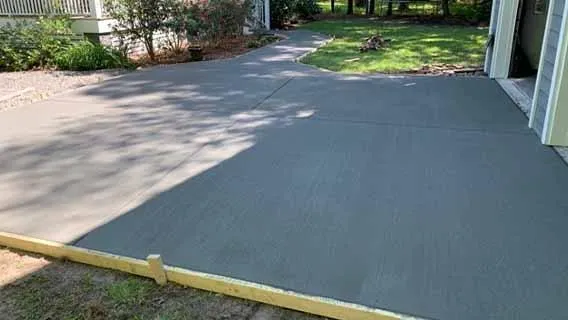 Maryland Heights Concrete builds driveways.