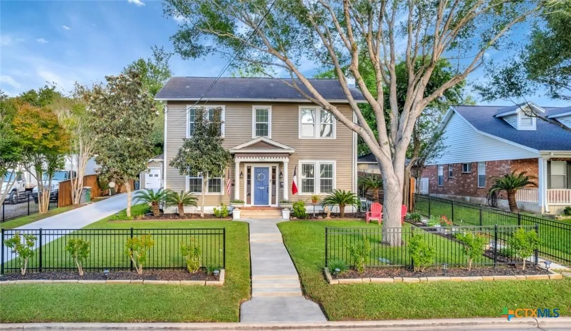 Victoria Concrete builds and installs pathway