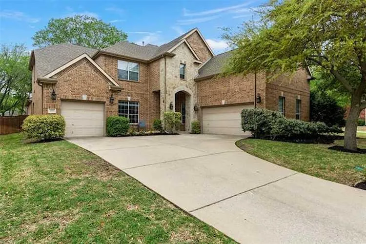 Victoria Concrete builds and installs driveway