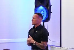 Marc Effron speaking about the best leadership skills.