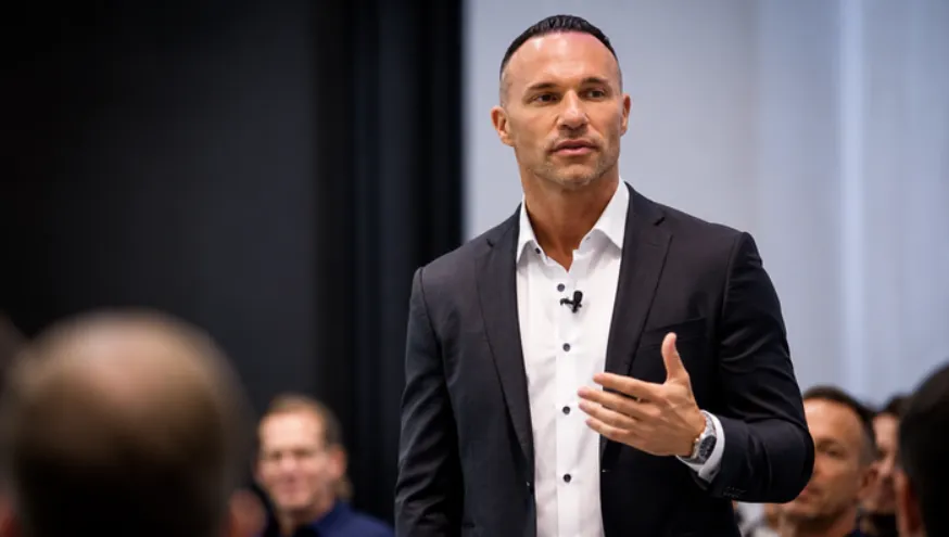 Mark Effron speaking to an audience about the power of constraint.
