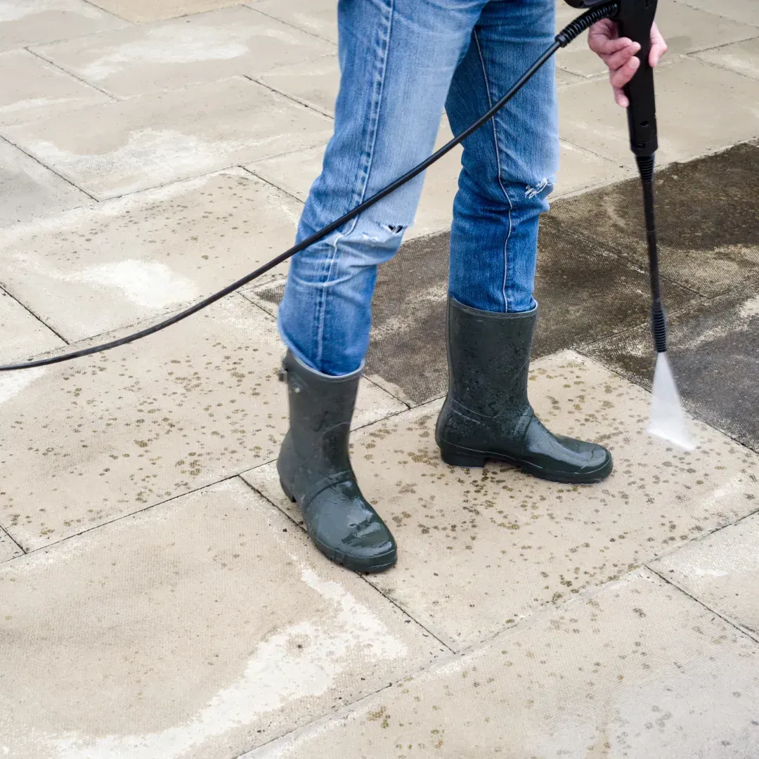 Professional window cleaning services in Hamilton