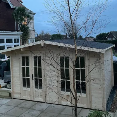 Garden room in Bradstairs set for outdoor entrtaining