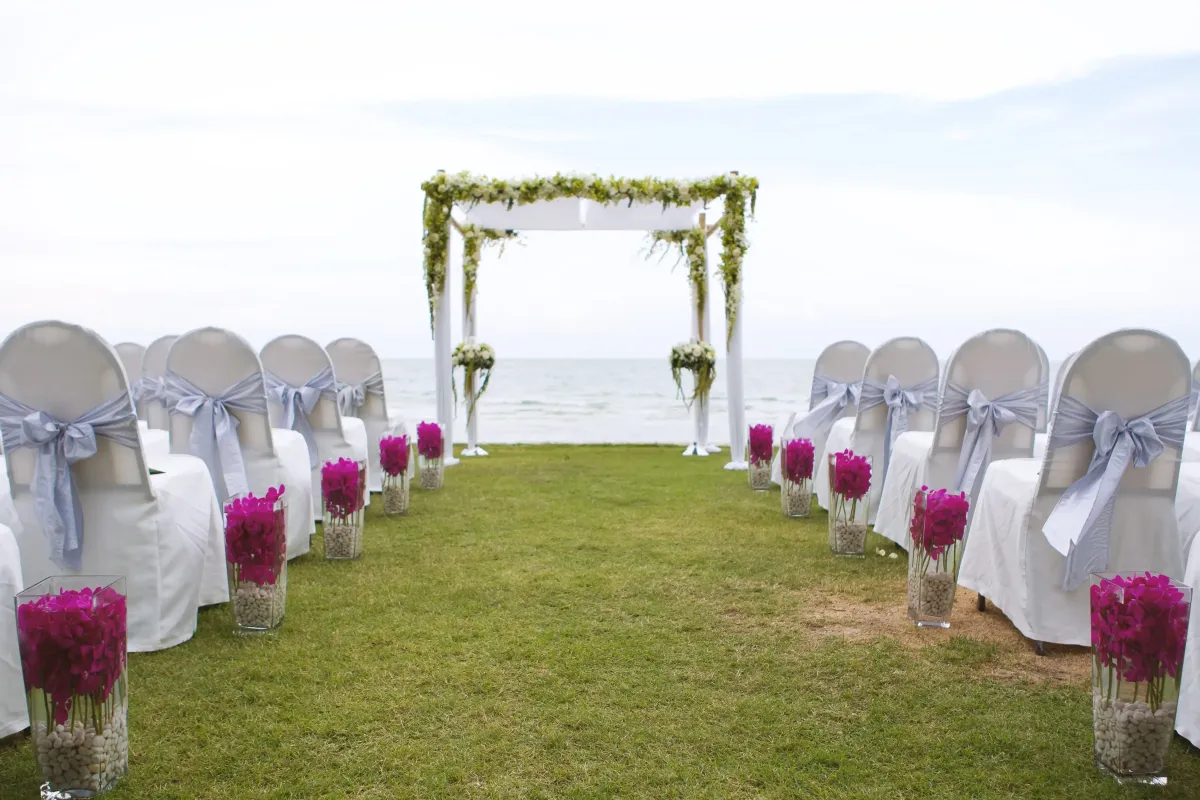 beach-wedding-venue-setting