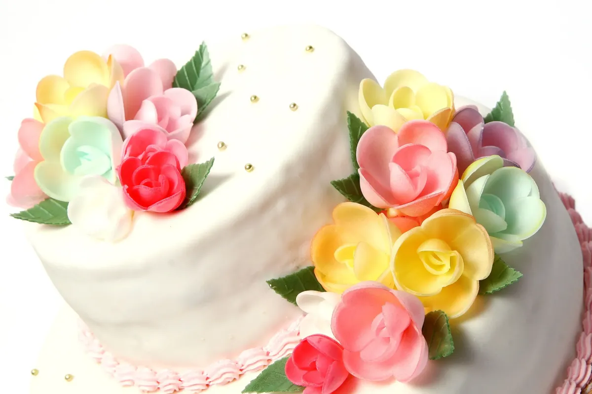 wedding-cake-with-color-flores