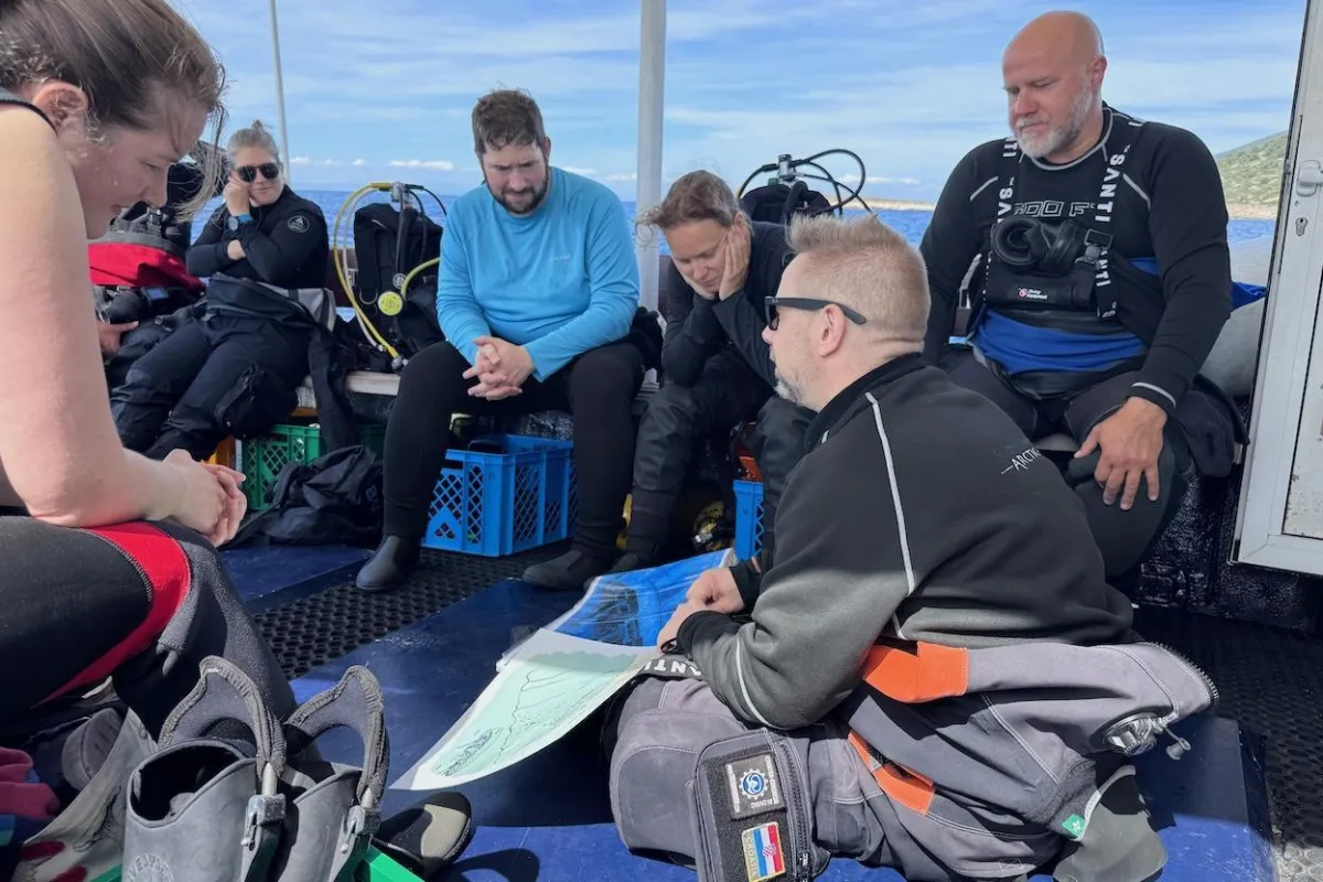 Diver sharing an experience from the stage