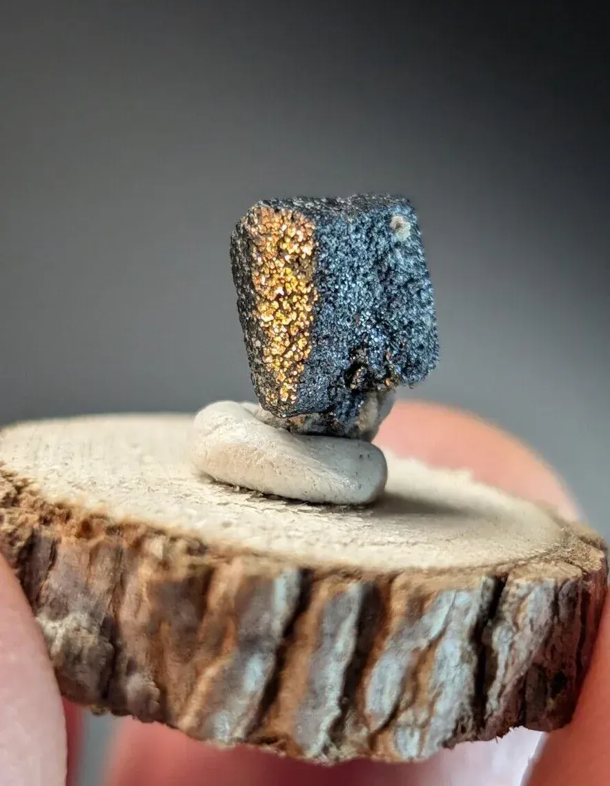 collectable brookite magnet cove