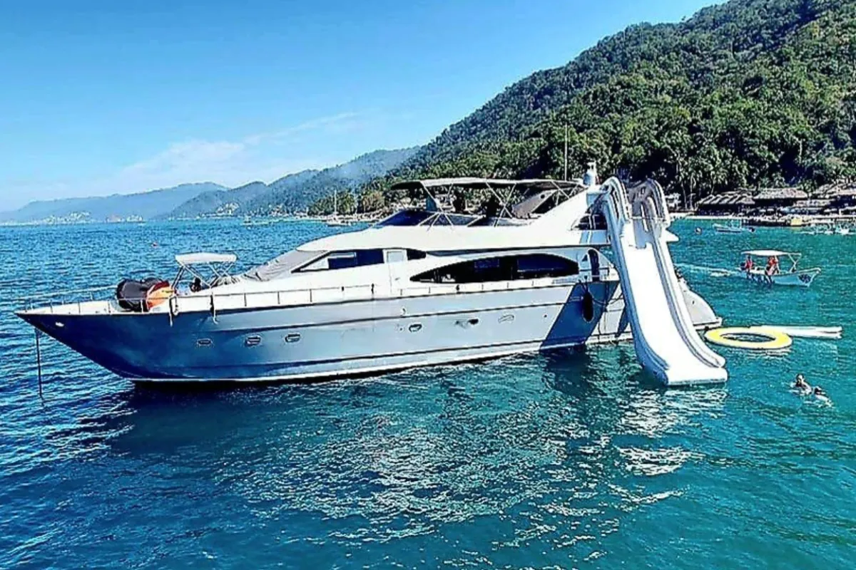 Oceanis 55 luxury interior