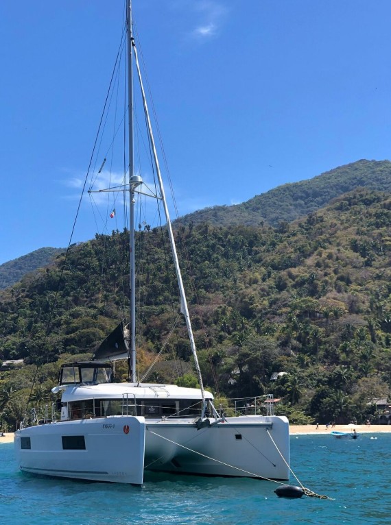 Oceanis 55 exterior sailing