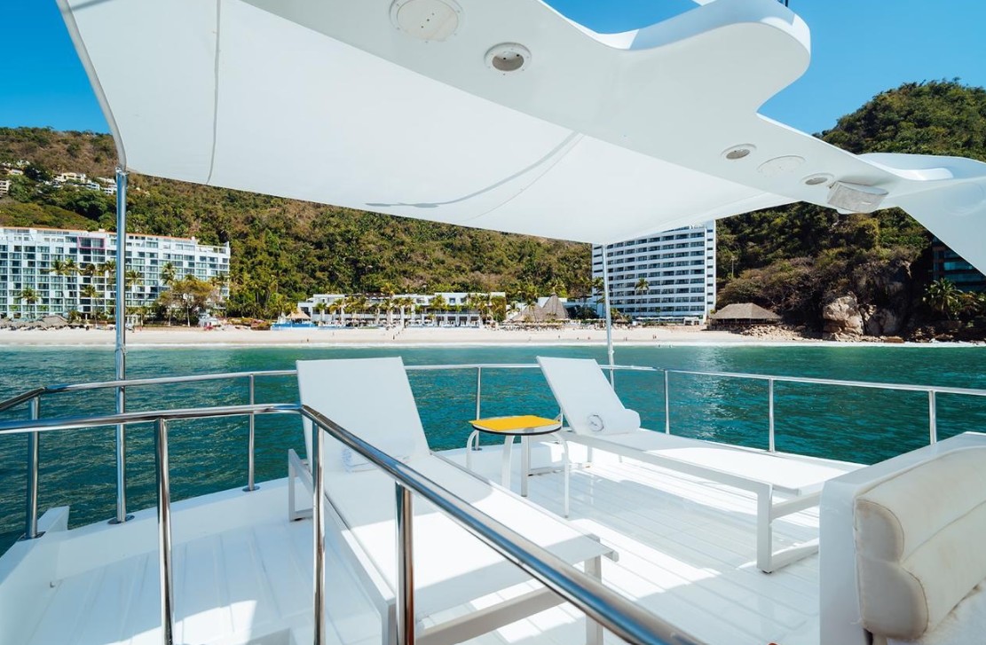 Oceanis 55 luxury interior