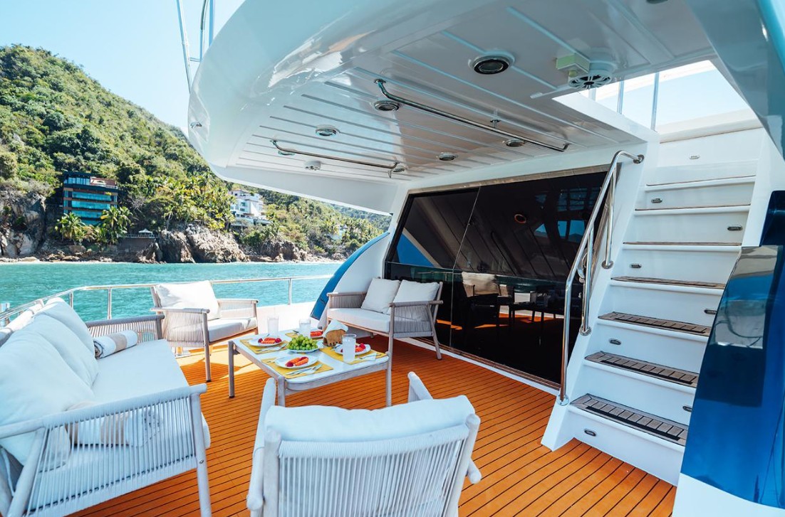 Oceanis 55 luxury interior