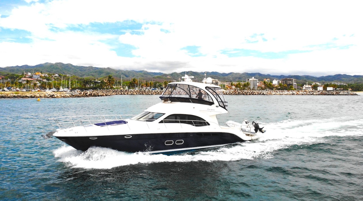 Oceanis 55 deck and lounging area