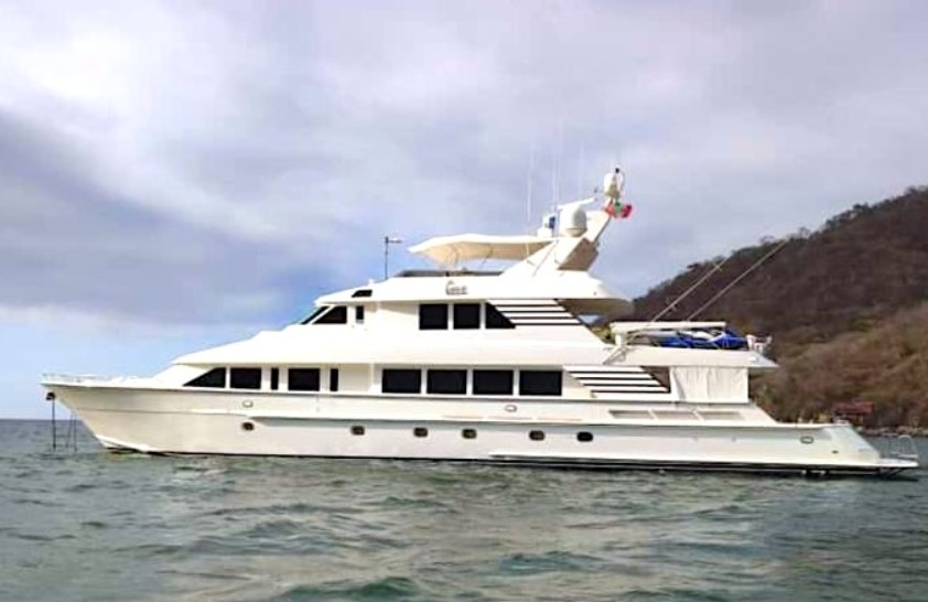 Oceanis 55 exterior sailing