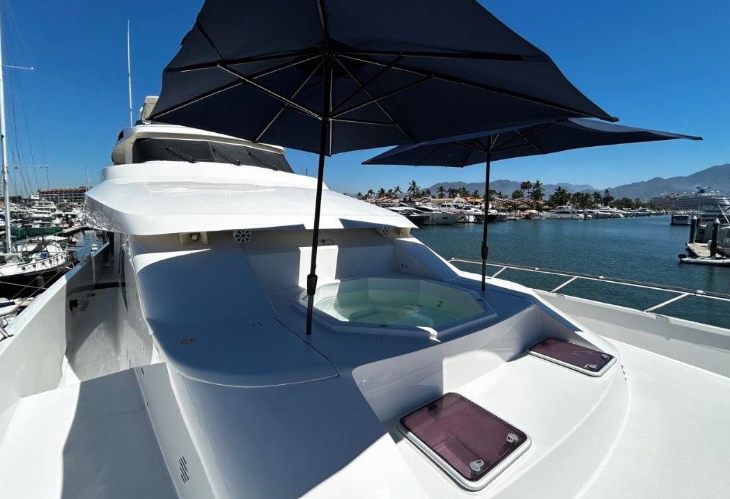Oceanis 55 luxury interior