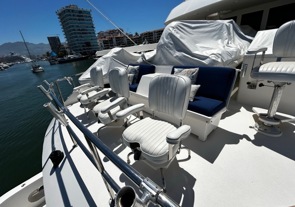 Oceanis 55 deck and lounging area