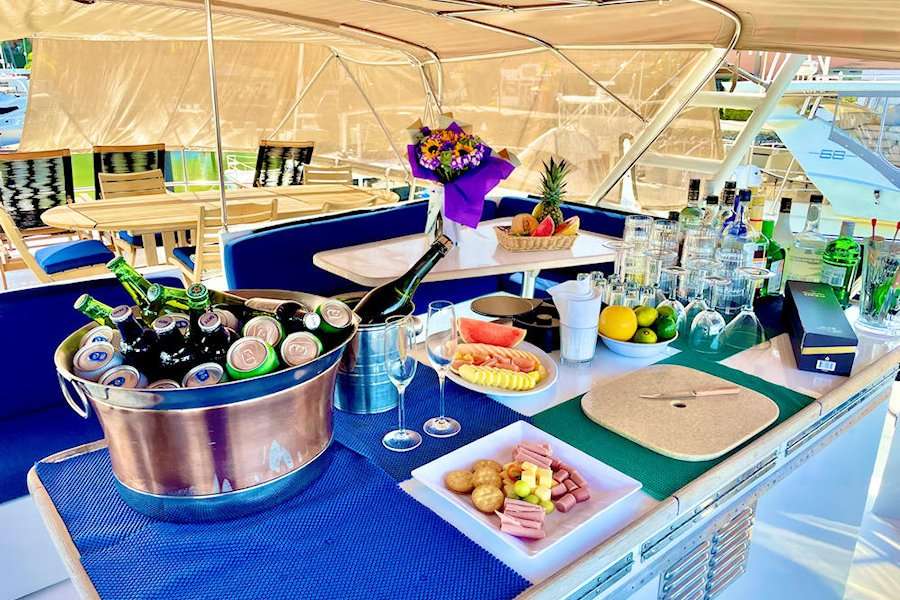 Oceanis 55 exterior sailing