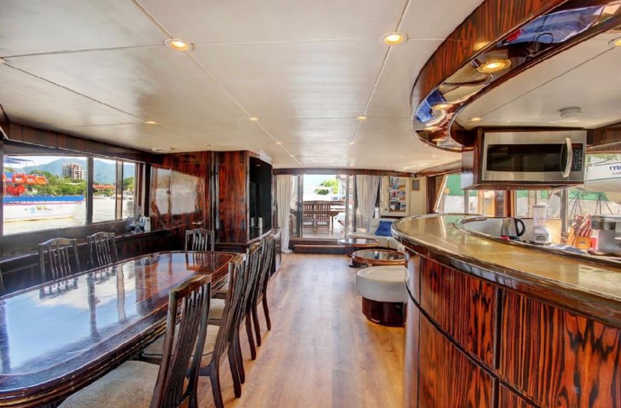 Oceanis 55 luxury interior