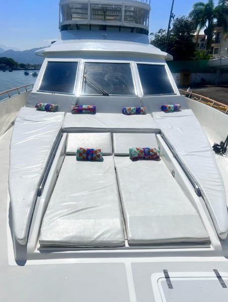 Oceanis 55 exterior sailing