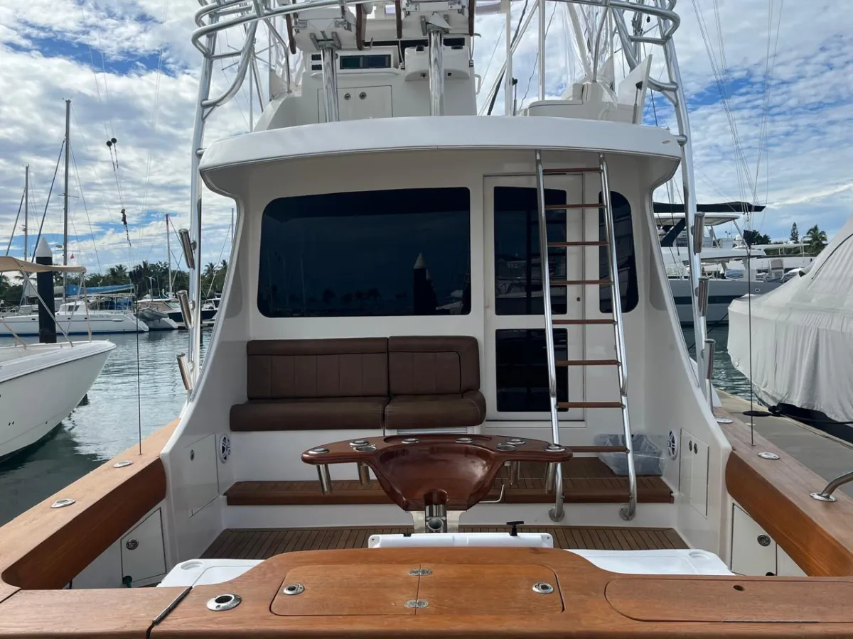 Oceanis 55 deck and lounging area