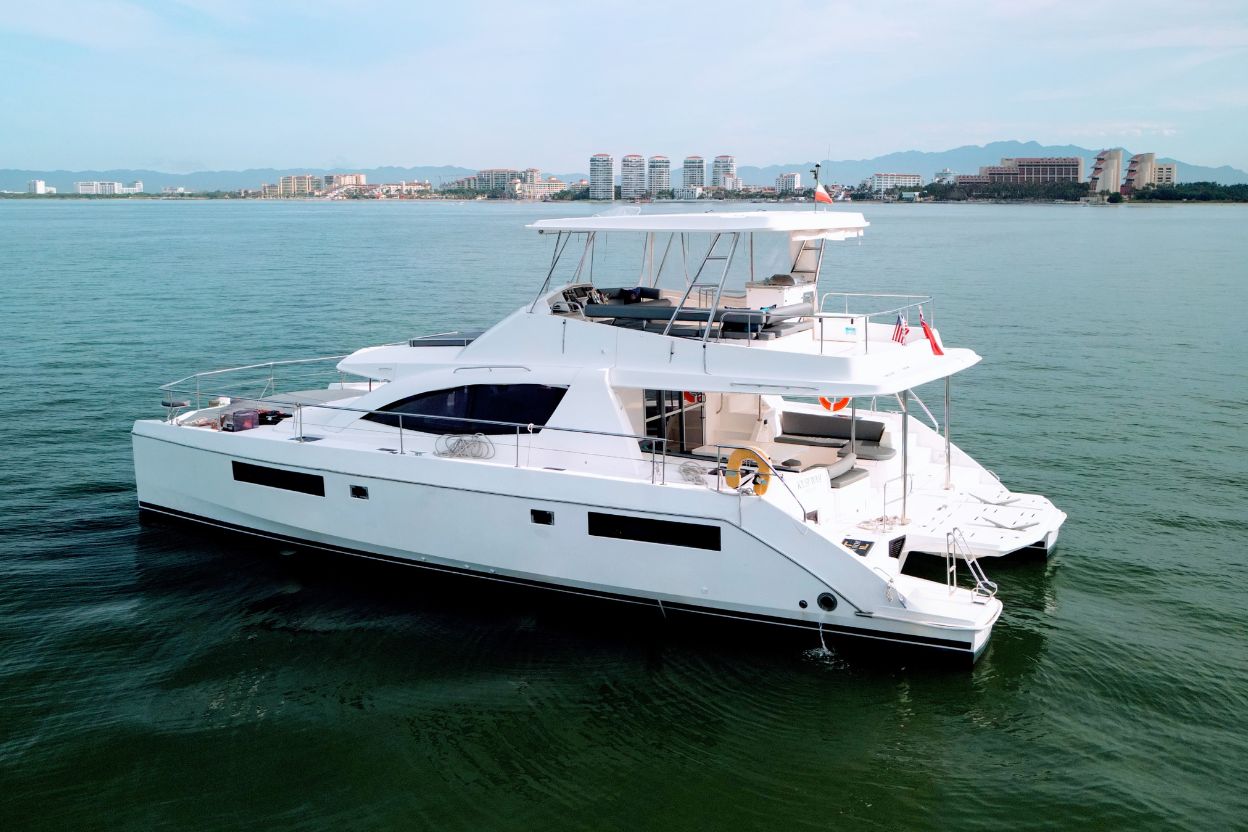 Oceanis 55 luxury interior