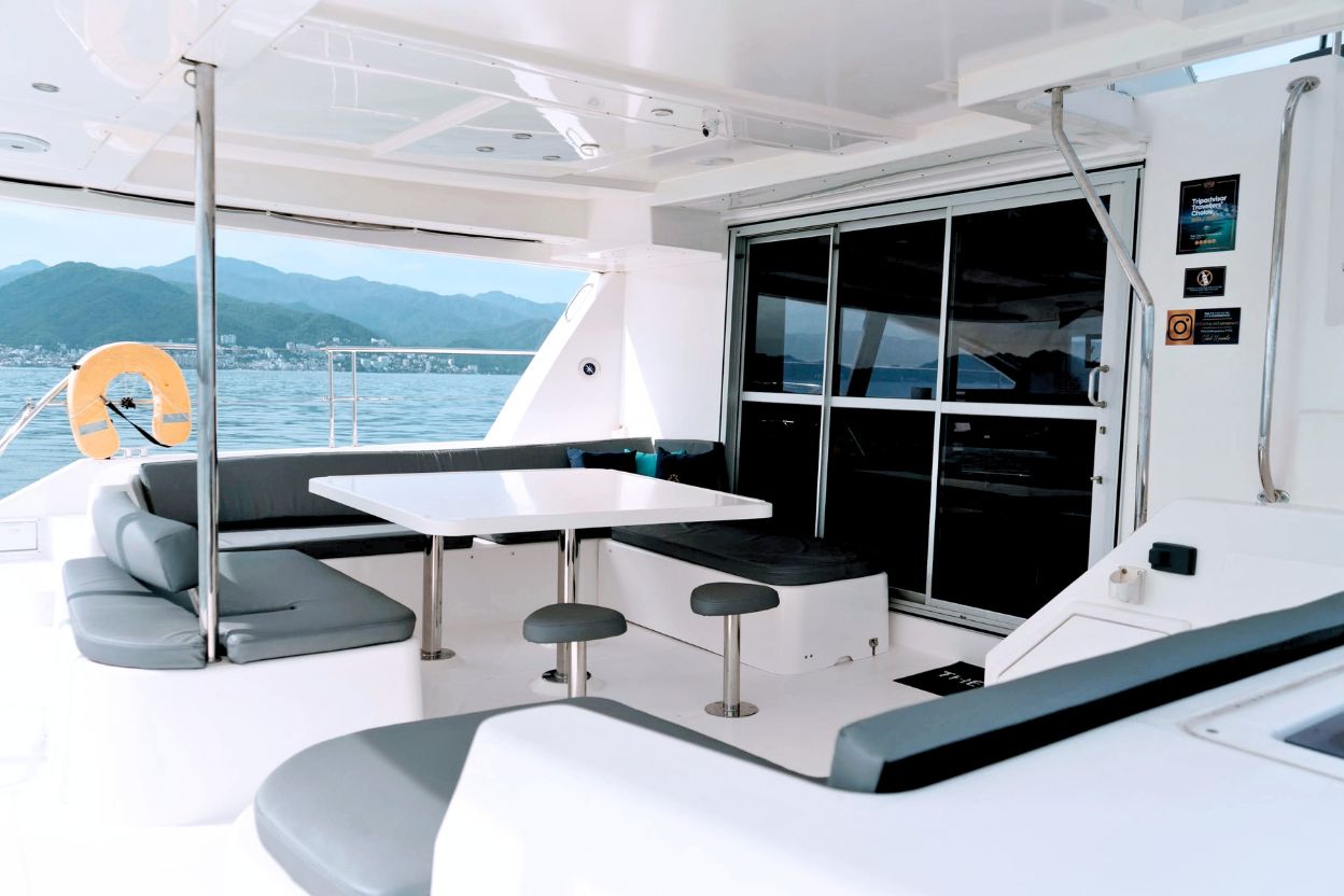 Oceanis 55 luxury interior
