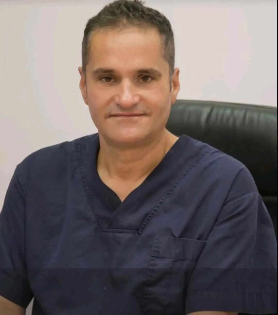 Οδοντίατρος Χάρης Γκριντζέλης, πτυχιούχος Οδοντιατρικής Αθηνών με πάνω από 20 χρόνια εμπειρίας, Νέος Κόσμος Αθήνα