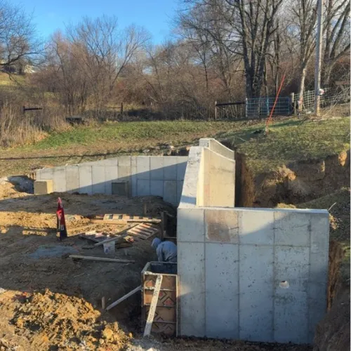 {{ custom_values.service_1 }} in {{custom_values.biz_area_1})