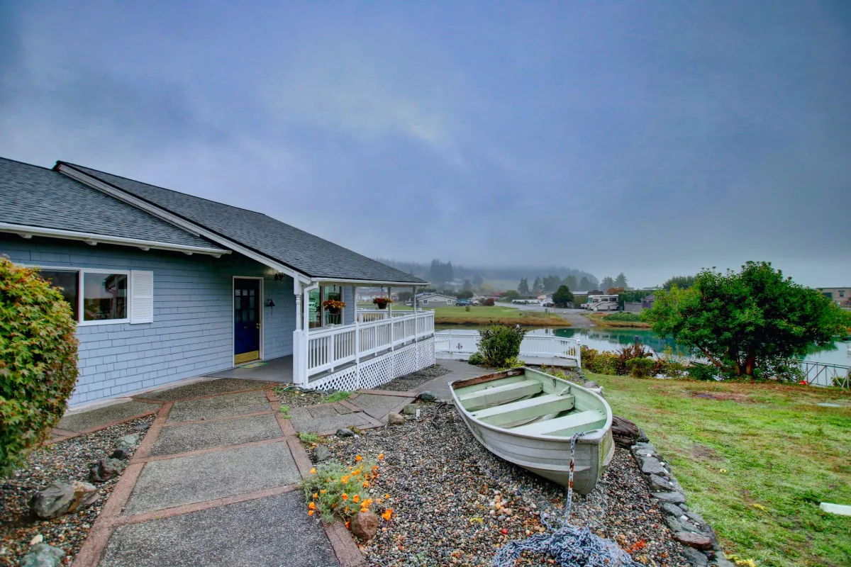 Anacortes cottage with a porch near the water