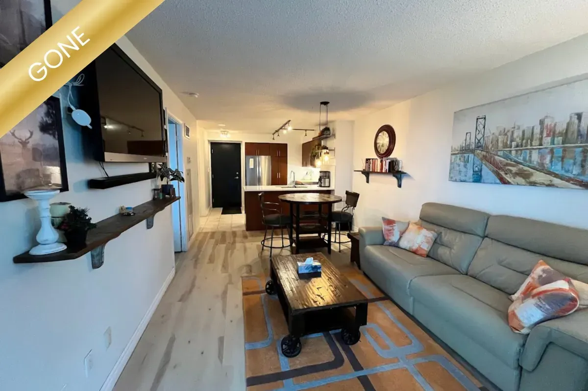 410 Queens Quay W 812