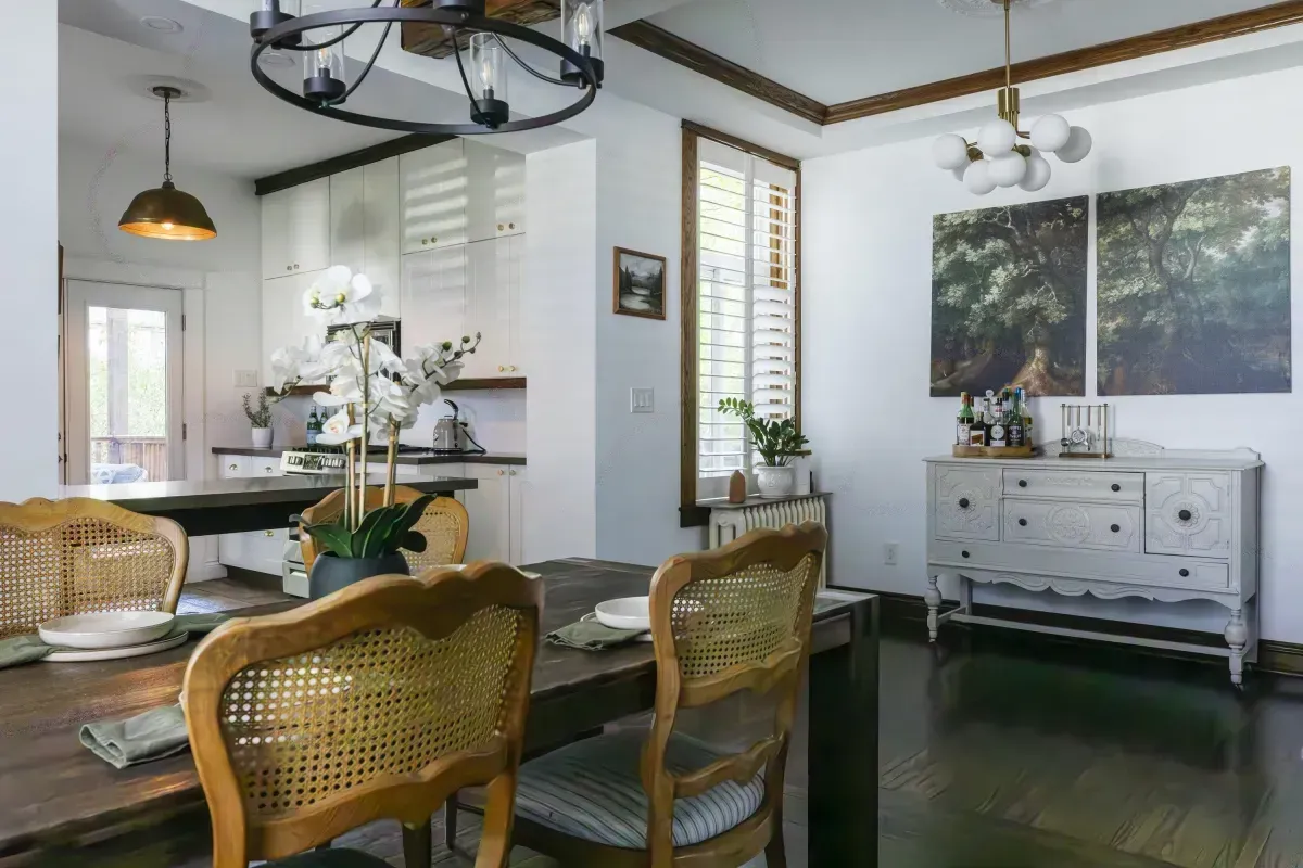 Open concept dining area at 109 Fairleigh Ave S, overlooking the living room.