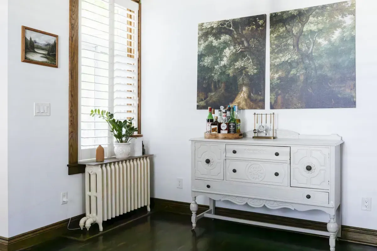 Open concept dining area at 109 Fairleigh Ave S, overlooking the living room.