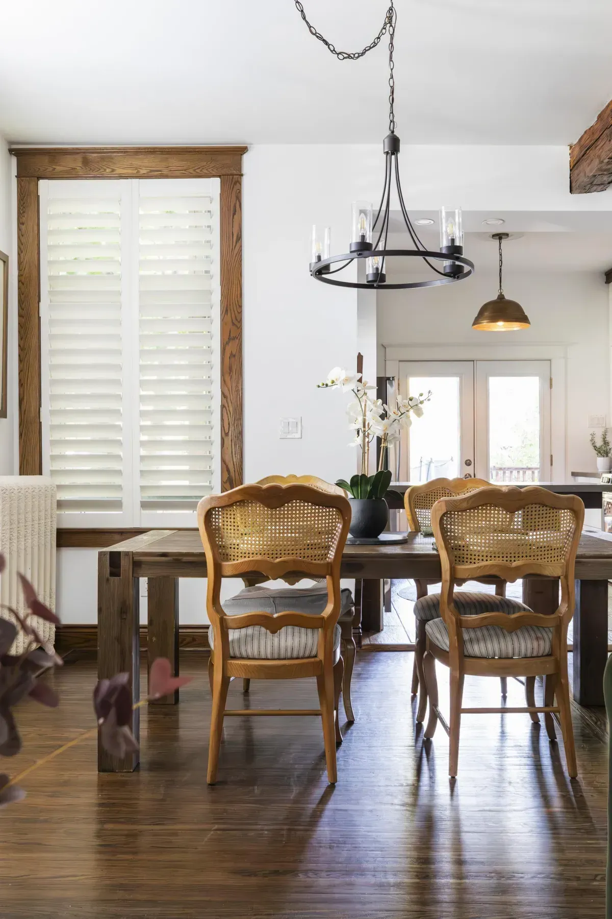 Open concept dining area at 109 Fairleigh Ave S, overlooking the living room.