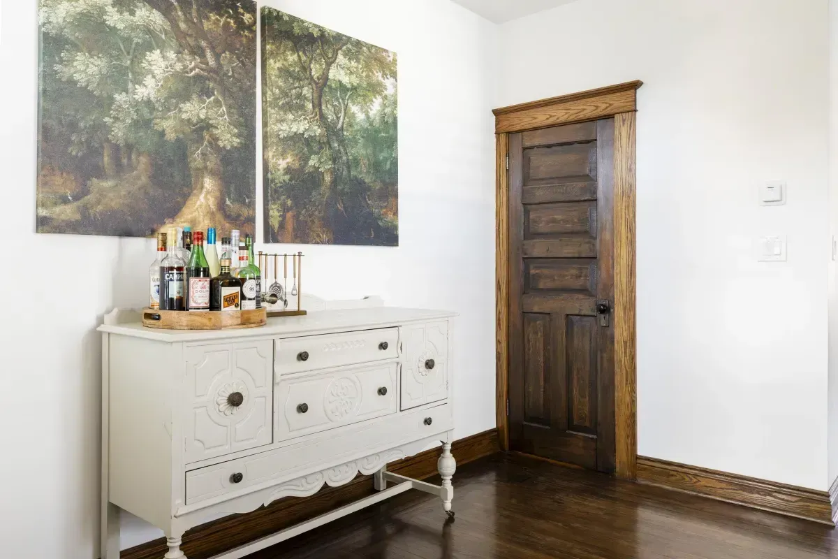 Open concept dining area at 109 Fairleigh Ave S, overlooking the living room.