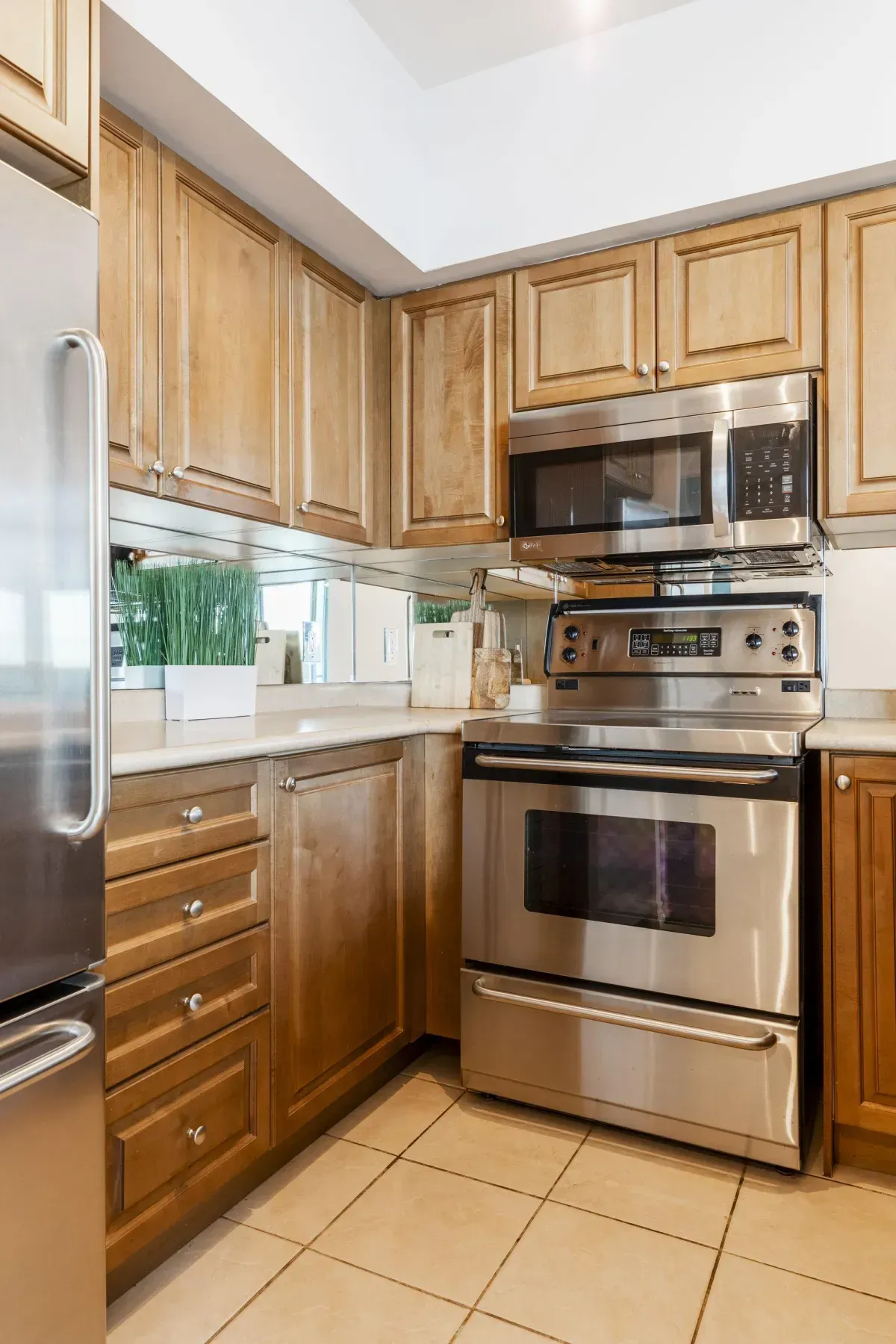 Modern kitchen with a breakfast bar overlooking the dining area and balcony at 5 Marine Parade Dr #630, Etobicoke.