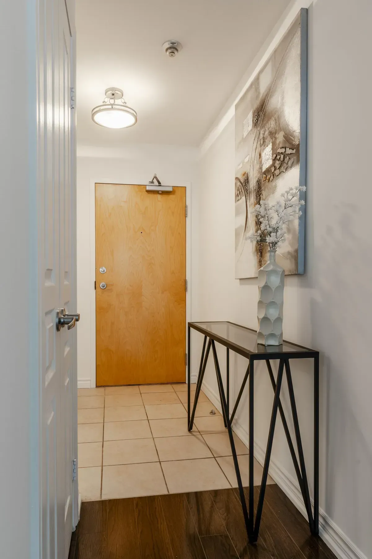 elcoming foyer at 5 Marine Parade Dr #630, Etobicoke, featuring tile flooring and a neutral color palette.