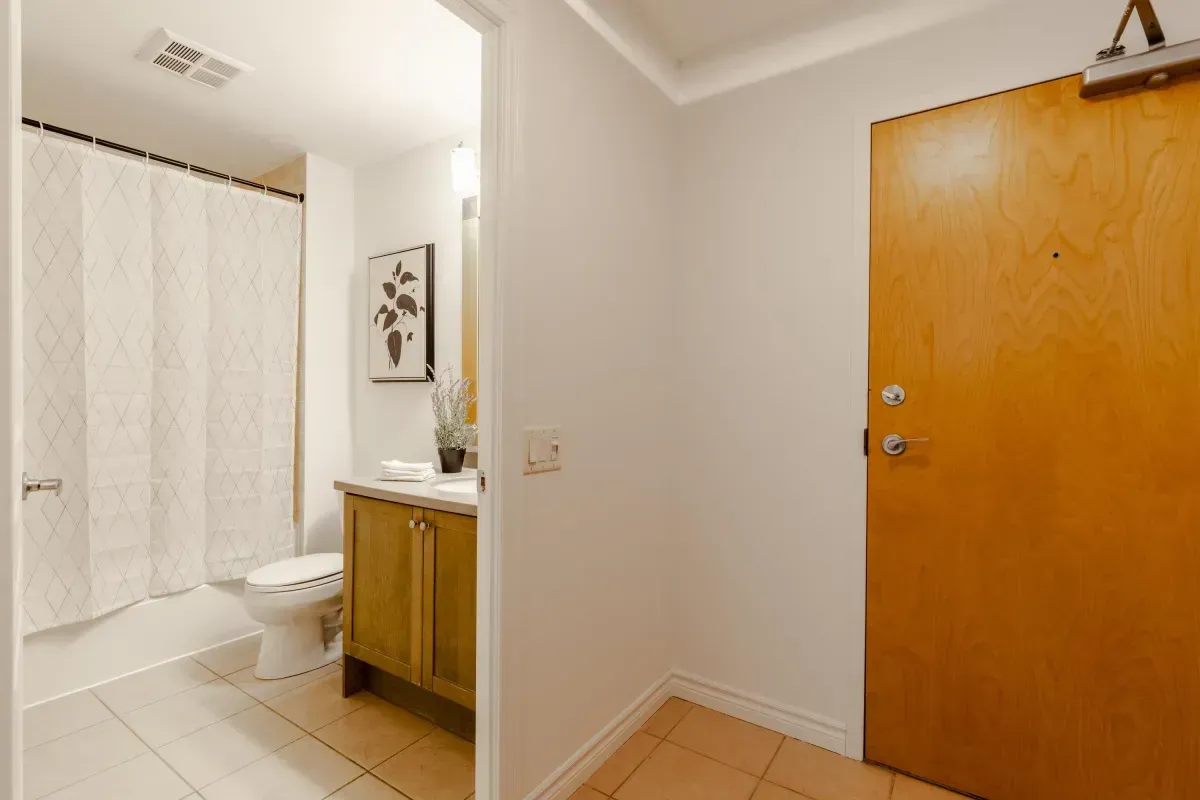 Clean and spacious 4-piece bathroom at 5 Marine Parade Dr #630, Etobicoke, with a large vanity and integrated shower/tub.