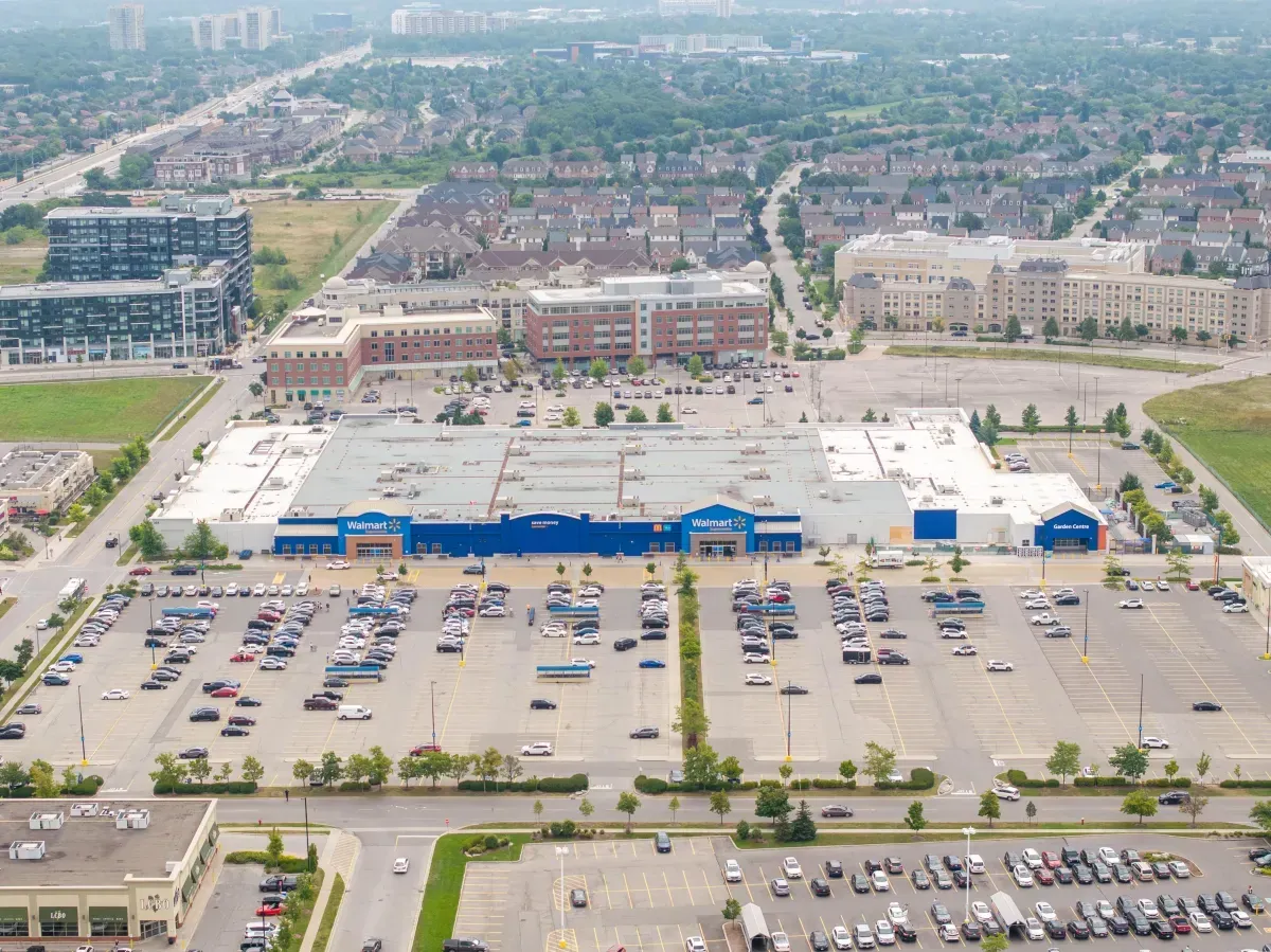 Nearby parks, trails, and the River Oaks shopping district serving the residents of 2286 Margot St, Oakville.