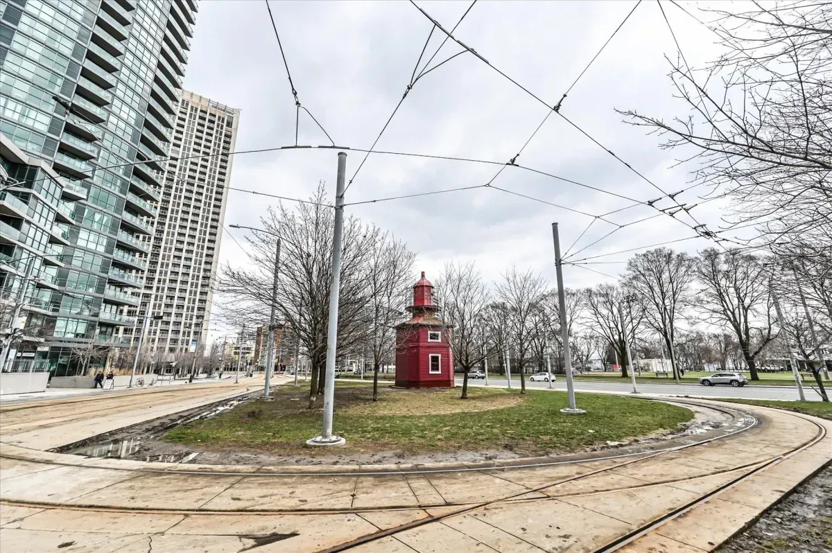 Modern glass high-rise exterior of Aquarius at Waterpark City, 219 Fort York Blvd, Toronto.
