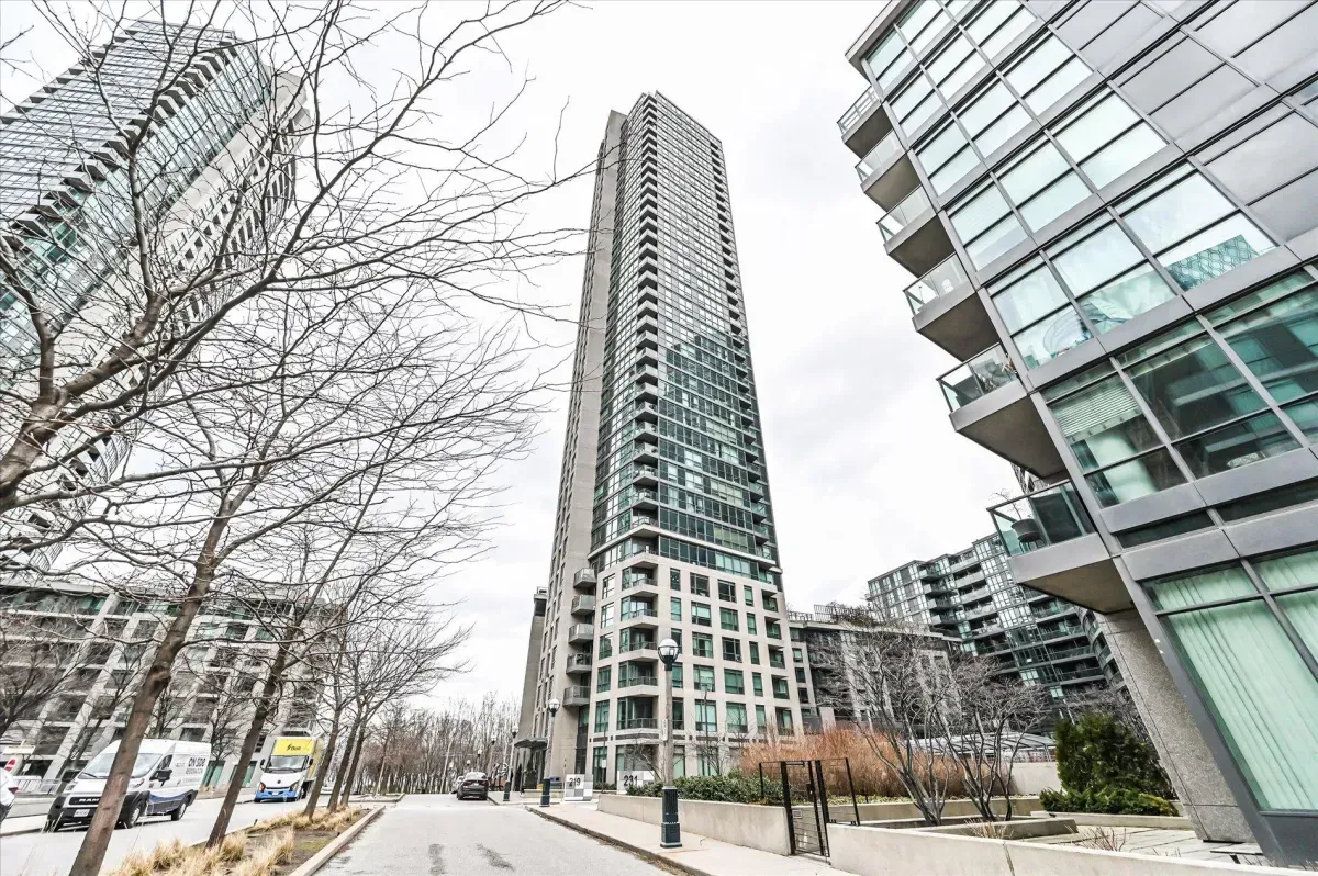 Modern glass high-rise exterior of Aquarius at Waterpark City, 219 Fort York Blvd, Toronto.