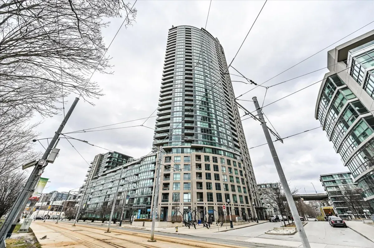 Modern glass high-rise exterior of Aquarius at Waterpark City, 219 Fort York Blvd, Toronto.
