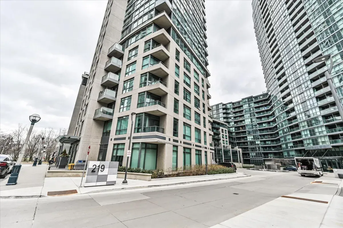 Modern glass high-rise exterior of Aquarius at Waterpark City, 219 Fort York Blvd, Toronto.