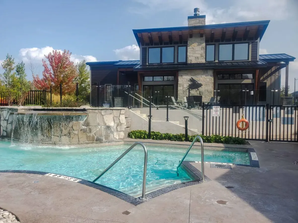 The Apres Lodge at 11 Beausoleil, featuring a social lounge and indoor/outdoor fireplaces.