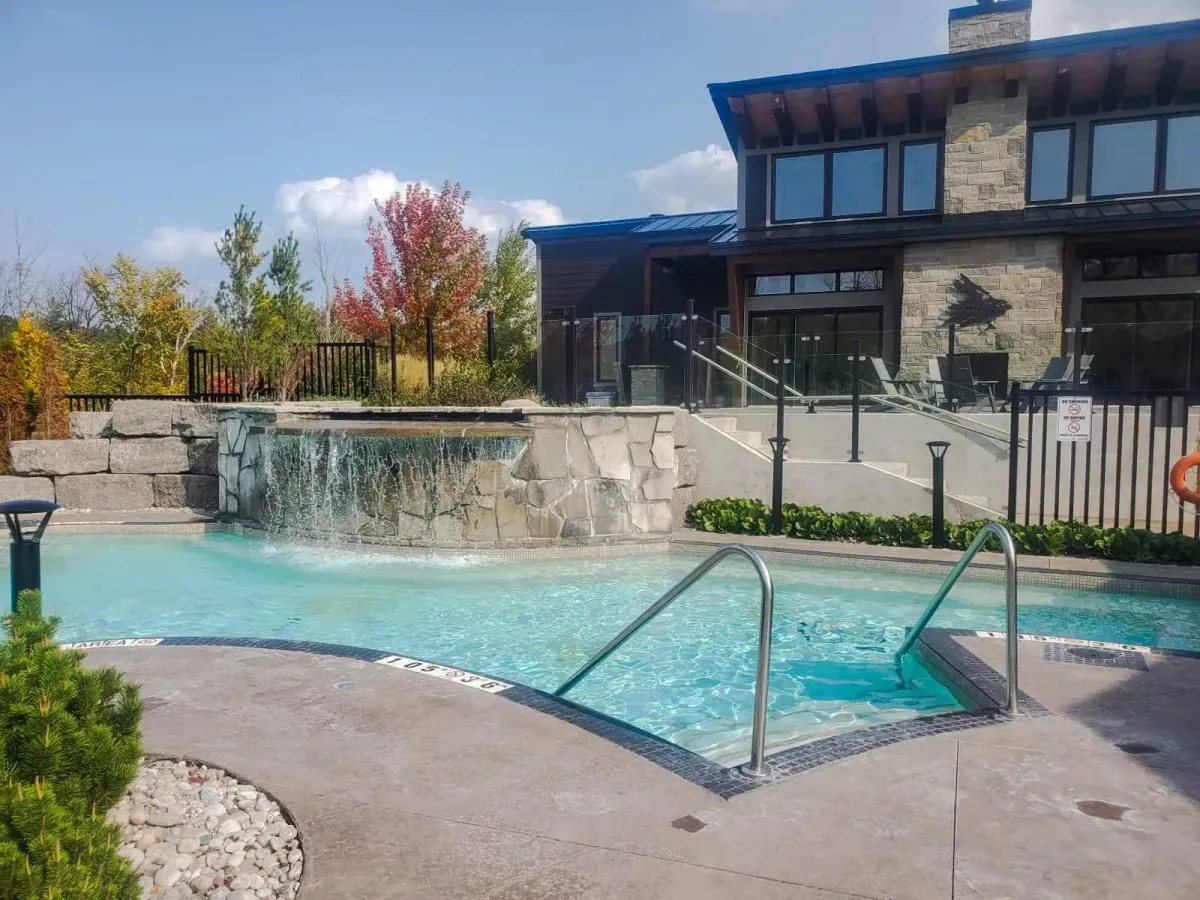 View of the Apres Lodge and outdoor pool area at the 11 Beausoleil community centre.