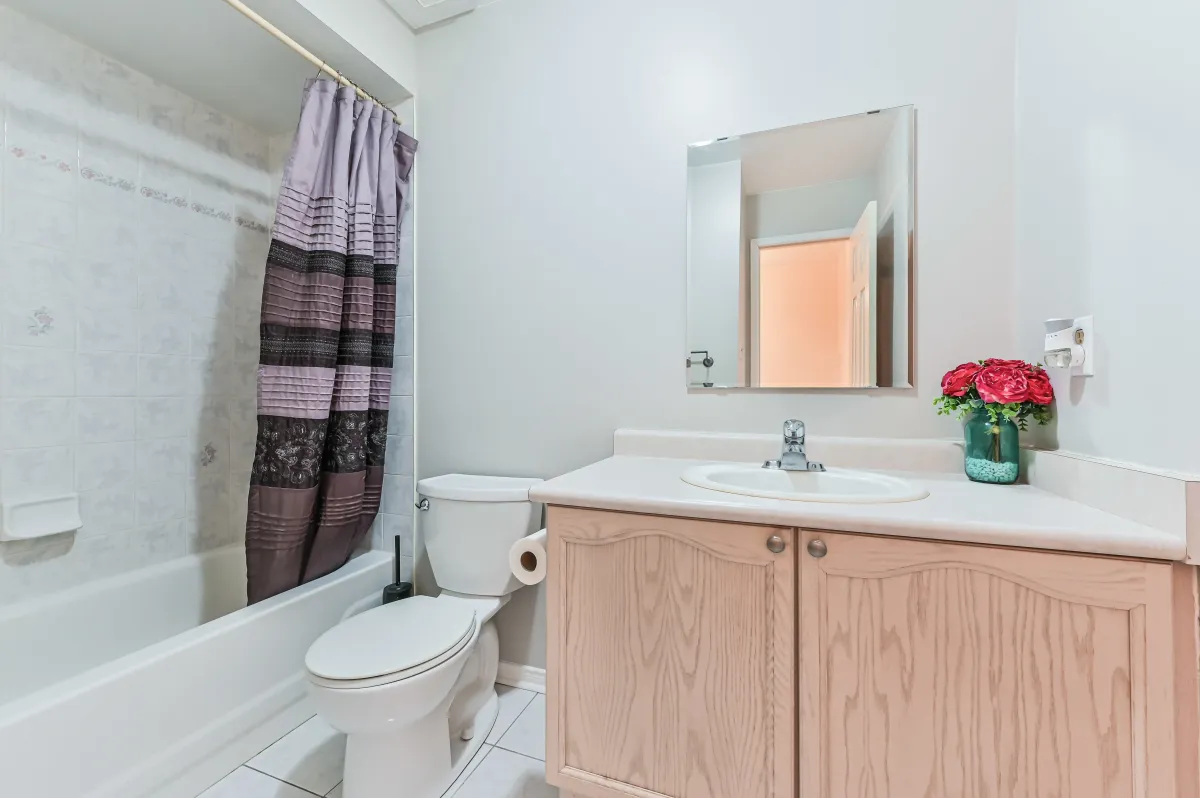 Main 4-piece family bathroom at 133 Howard Crescent with updated fixtures and clean finishes.
