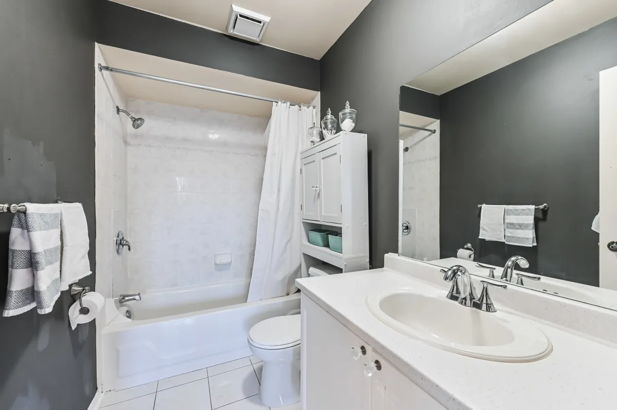 Spa-like 4-piece ensuite bathroom in the primary suite of 133 Howard Crescent.