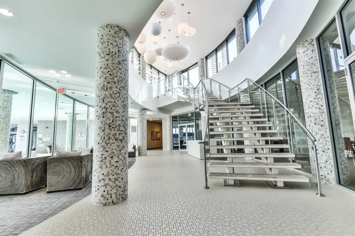 World class amenities at 2230 Lake Shore Blvd West.